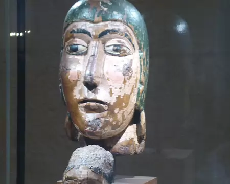 P1210636 Têtes de Vierge et de l'Enfant Jésus en bois polychrome (fin Xè s.)