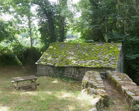 Sur le ruisseau de Chadeyre. Ancien moulin ?