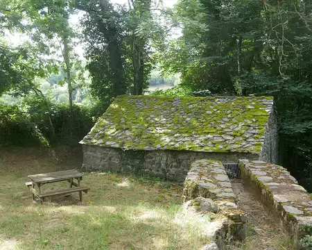Sur le ruisseau de Chadeyre. Ancien moulin ?