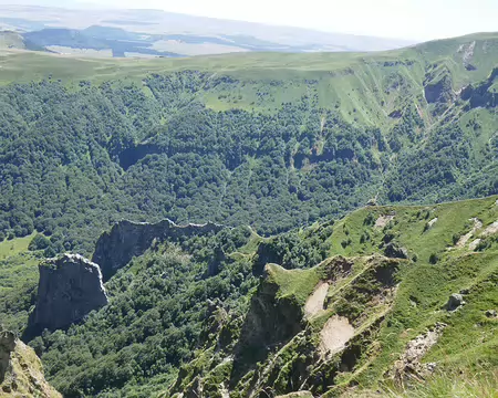 La vallée de Chaudefour. La Dent de la Rancune et la Crête de Coq.