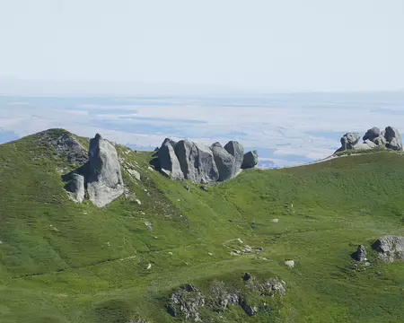 Les 3 rochers à droite s'appellent Les 3 Filles.