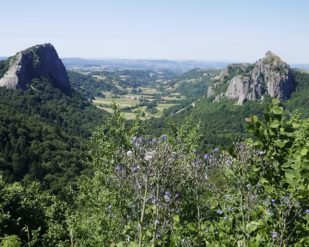 Au col de Guéry. La Roche Tuillière et la Roche Sanadoire.