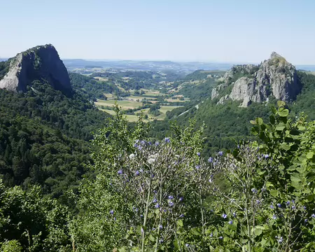 Au col de Guéry. La Roche Tuillière et la Roche Sanadoire.