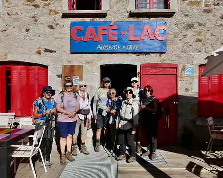 Au café du Lac de Servières, où nous avons été très bien reçus, contrairement à La Bourboule.