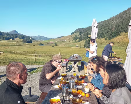 20250712_080138-01 12 juillet. Petit déjeuner chez Constance.