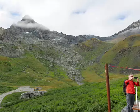 P1190048 Départ du refuge de la Blanche pour la première journée de marche complète après l'après midi depuis Saint-Véran sous la pluie.