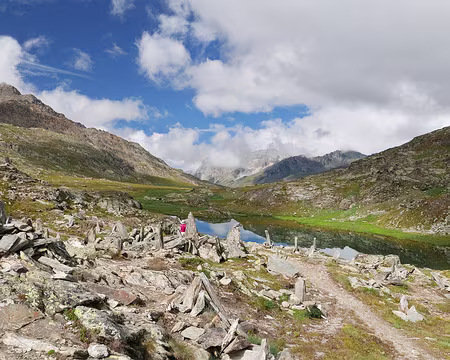 P1190064 Pierres levées au laghi Bes.
