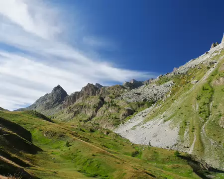 P1190087 Le vallon de Mary menant au col de Mary (ou de Maurin). Vue sur la Roche Noire, la Roche de Marinet (2591m), le Brec de l'Homme (3211m) et la Pointe des Cirques...