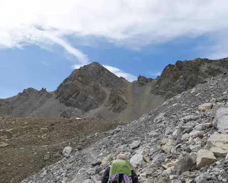 P1190101 Direction le second col du jour : Colle del Ciaslaras (2948m) surmoté du Monte Ciaslaras (3005m).