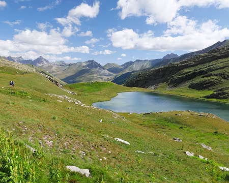 P1190215 Vue arrière sur le lac du Lauzanier.