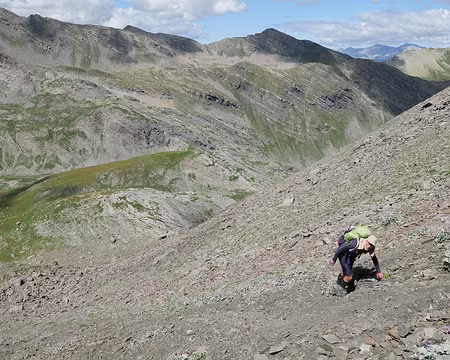 P1190219 Montée au Pas du lac de l'Enchastraye (2760m).