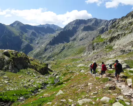 P1190361 Vue vers le Col de la Sèche (2561m, prochain point haut du groupe B) et sur la Cime de Colle Longue (2759m, prochain point haut du groupe A).