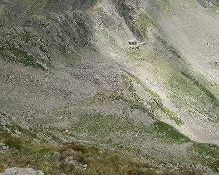 P1190403 Vue plongeante sur les lacets du sentier.