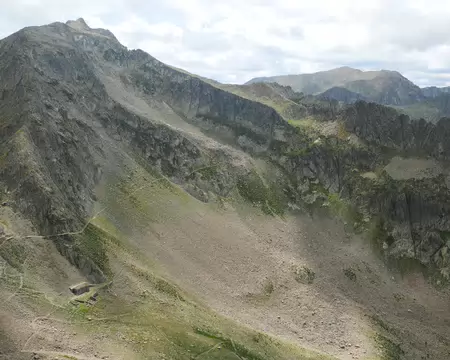 P1190404_1 Vue sur la Tête de l'Autaret, la Cime de Colle Longue et la Cime Ouest des Becs du Corborant.