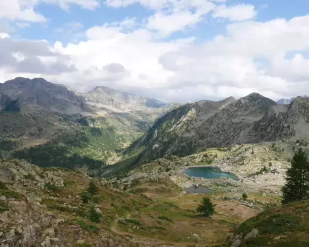 P1190431 Vue sur le Vallon d'Orgials en direction du col de la Lombarde, mais on s'arretera au Santuario di Sant'Anna di Vinadio pour une bonne nuit de repos.