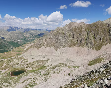 P1190438 Vue sur le Laghi d'Orgials Superiore et sur le nord du Mercantour avec le Corborant et le Mont Ténibre par exemple.