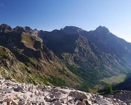 P1190505 Vue sur le vallon de Valasco avant le départ matinal.