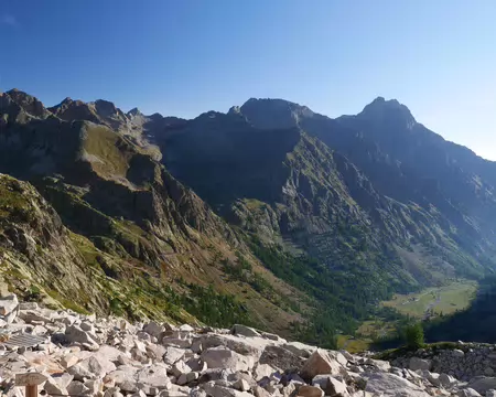 P1190505 Vue sur le vallon de Valasco avant le départ matinal.