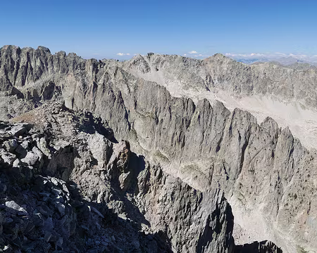 P1190530 Vue sur les arêtes du vallon du Préfouns et vers le cirque de Portette.