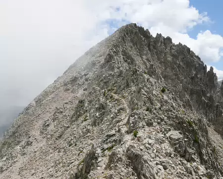 P1190565 Cime de Frémamorte (2730m) depuis le collet (2670m) au nord-ouest de la cime.