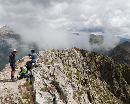 P1190580 Après quelques minutes tout le monde est au sommet de la Cime de Frémamorte.