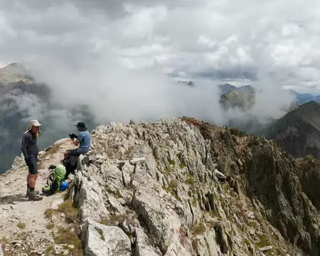 P1190580 Après quelques minutes tout le monde est au sommet de la Cime de Frémamorte.