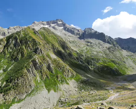 P1190656 Vue au sud-est sur la Cime du Gélas (3143m).