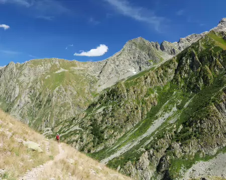 P1190657 Descente face au bas de l'arête des glaciers que l'on franchira demain en haut.
