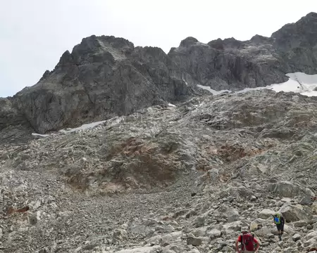 P1190703 On se rapproche de l'arête des glaciers qui descend de la Cime Chafrion (3073m).
