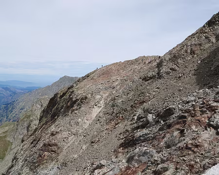 P1190705 Un seul névé à franchir et nous serons presque sur l'arête des glaciers.