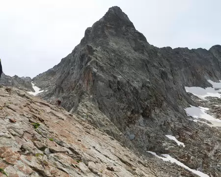 P1190712 Sur l'arête des glaciers (Gélas et Chafrion) : la Cime de Borello (à gauche) et la Cime du Gélas (à droite).