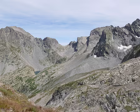P1190736 Vue sur le Lac Blanc et le Pas de l'Agnel ainsi que sur le restant de glacier du Peïrabroc.