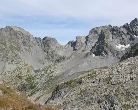 P1190736 Vue sur le Lac Blanc et le Pas de l'Agnel ainsi que sur le restant de glacier du Peïrabroc.