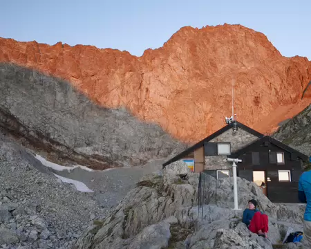 P1190748 Lever du jour sur le Rifugio Pagari.
