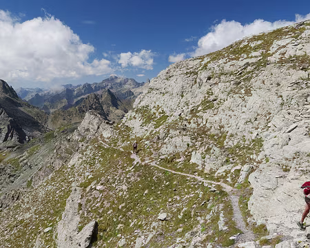P1190851 Toujours au nord du Mont Bégo, vue dans le rétroviseur vers la Cime du Gélas.