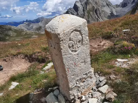 François François C, détail sortie