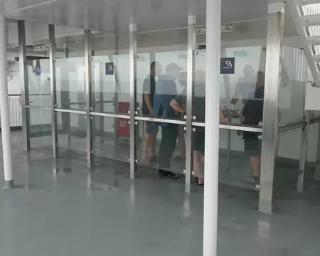 ...dans la cage aux fumeurs !