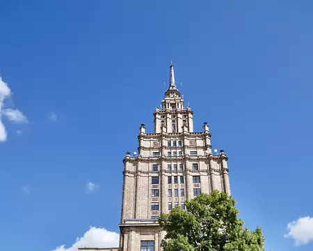 Riga : la tour construite par les russes à la gloire de Staline. Le seul endroit de Lettonie où on voit encore...