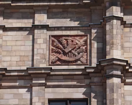 ... la faucille et le marteau.