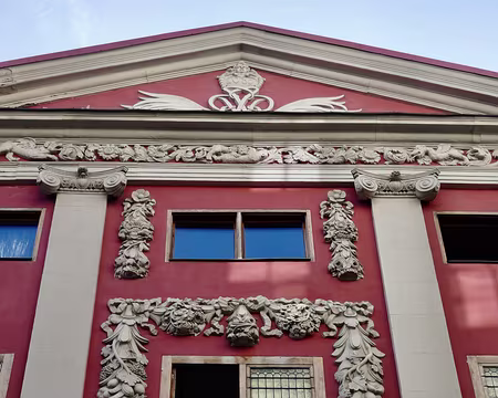 Maison construite par un riche marchand hollandais. Comment le sait-on ?