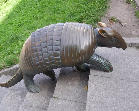 Dans un jardin d'enfants de la vieille ville.