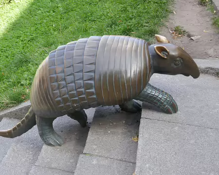 Dans un jardin d'enfants de la vieille ville.