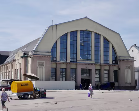 Marché de Riga et le marchand de kvas.