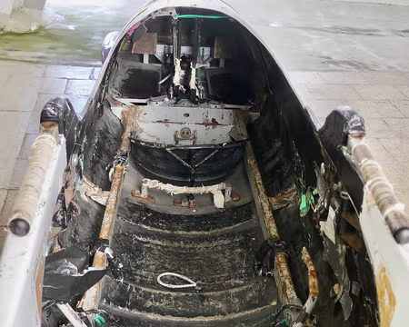 Intérieur d'un bob. C'est très rustique. En bas, le truc dentelé est le frein.