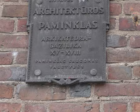 Il existe une branche balte du Chemin de Compostelle. Bon courage !