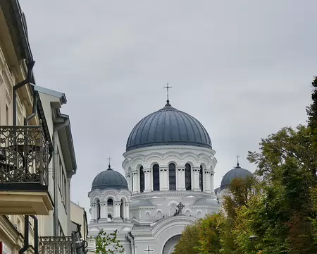 Église de l'Archange St Michel, à côté de laquelle nous trouvons...