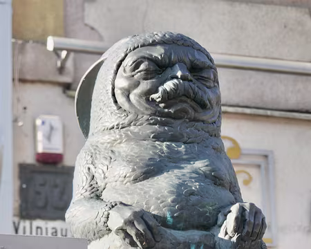 À la sortie de la gare de Vilnius. Quel accueil !