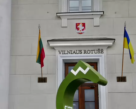 La Mairie de Vilnius. Les drapeaux ukrainiens sont partout.