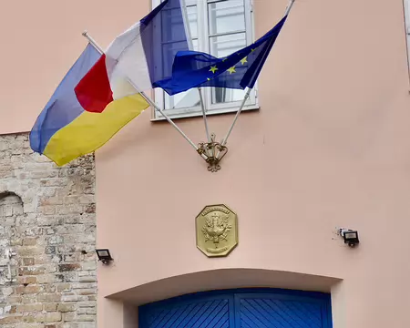 L'Ambassade de France.