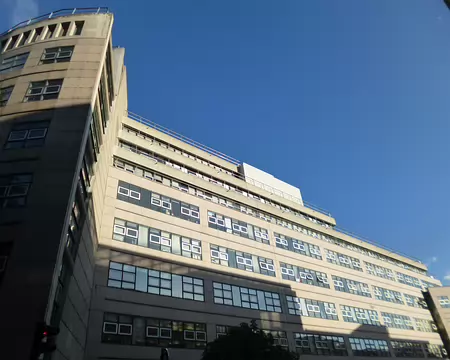 P1210715 Immeuble de la CFDT, avenue Simon Bolivar